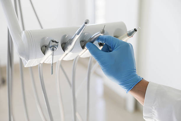 Professional Tooth Extraction technician working in Grove City, FL